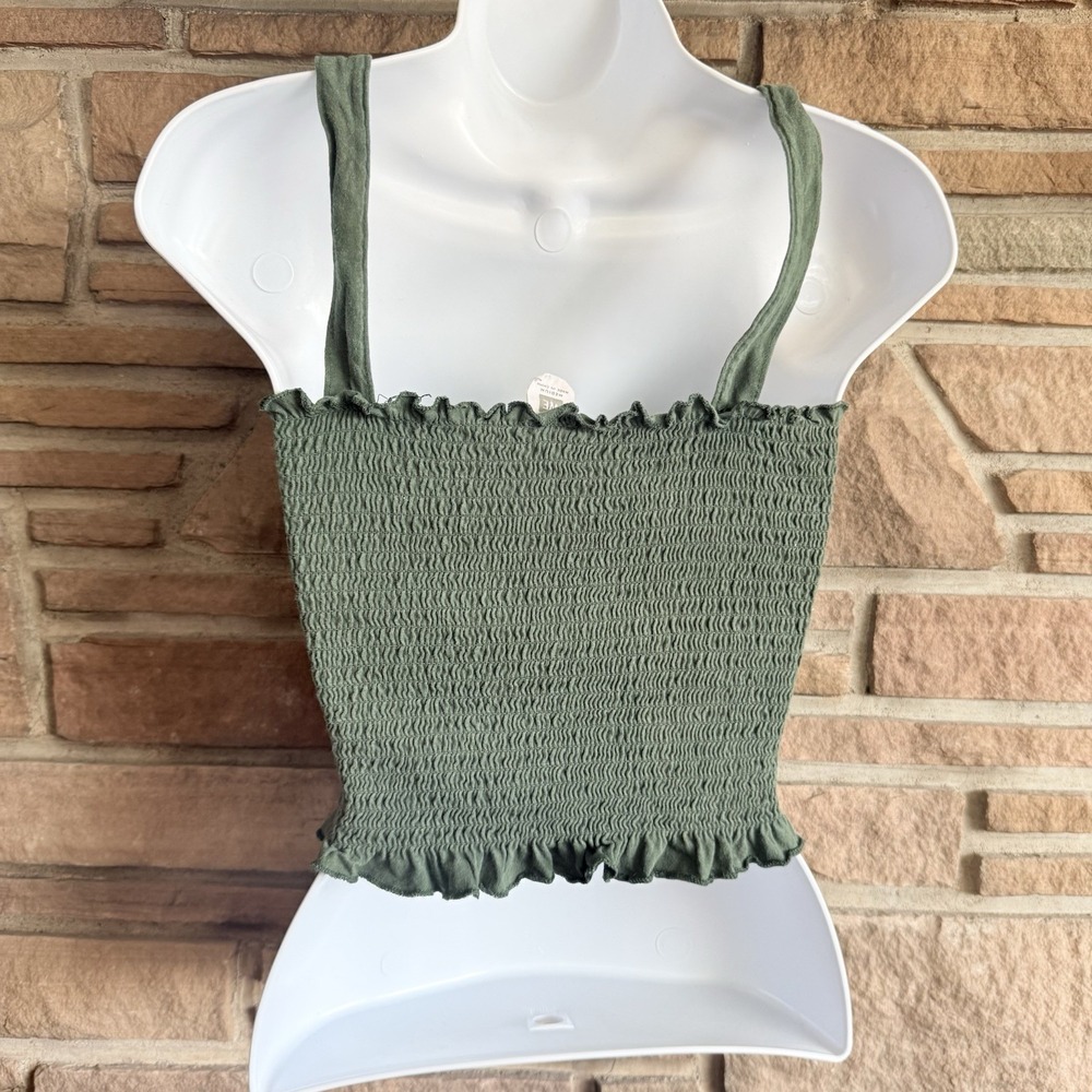 Me To We PacSun Sage Green Smocked Crop Tank Top Medium - Picture 3 of 9